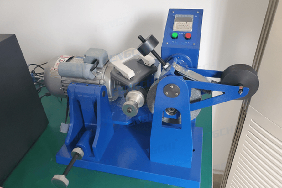 Továrenské vybavenie