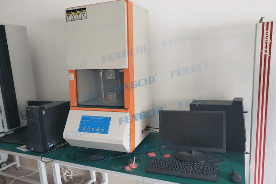 Továrenské vybavenie