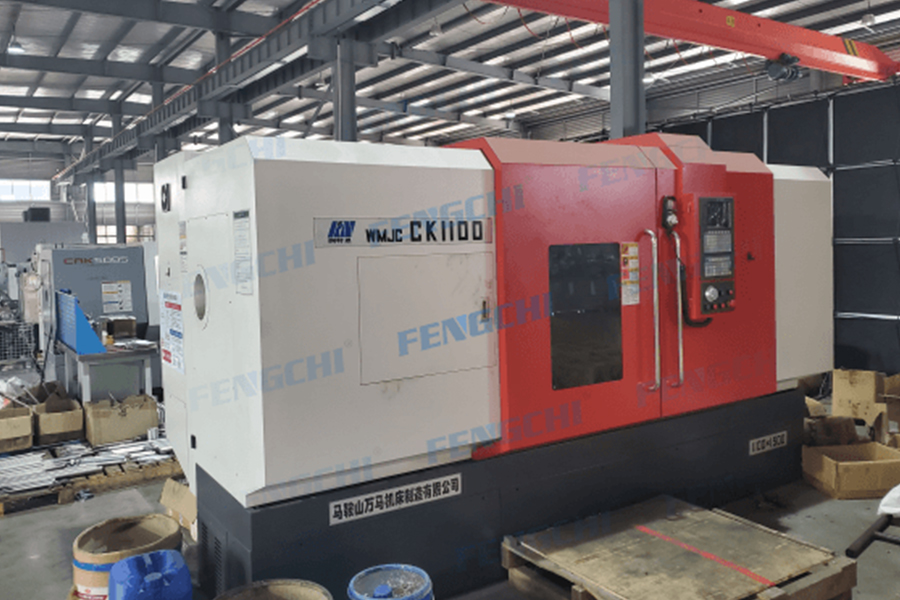 Továrenské vybavenie